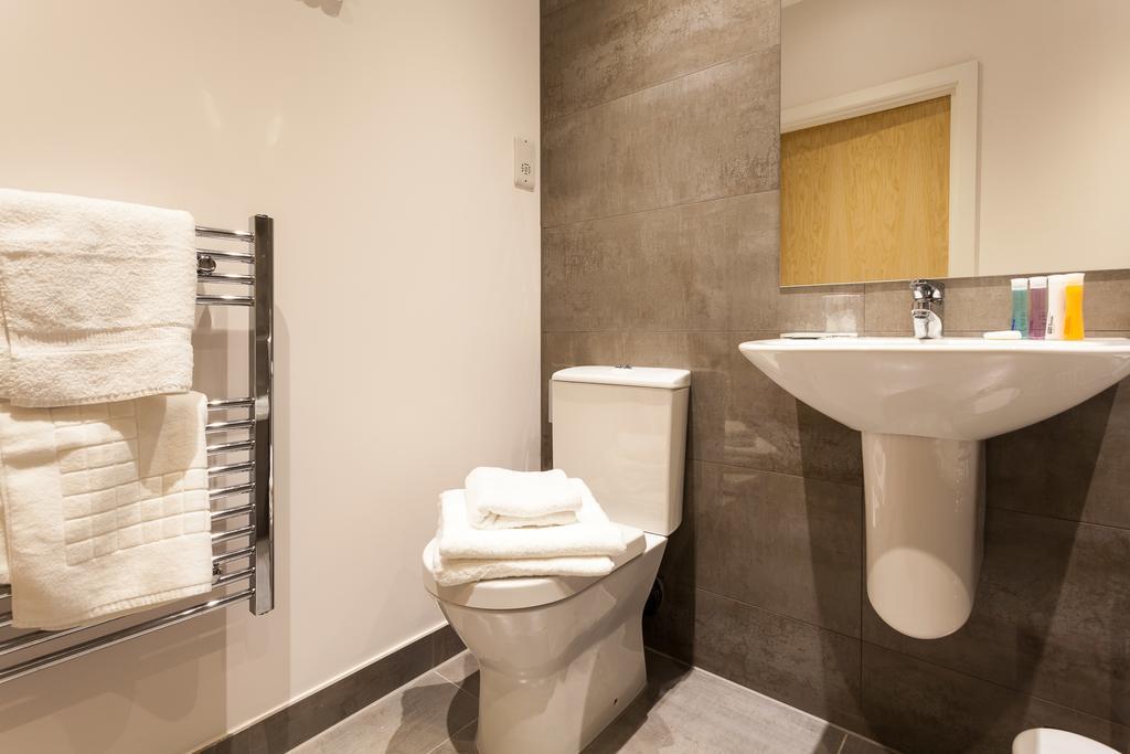 Self-Contained Town Centre One Bedroom Apartments By Helmswood Serviced Apartments Redhill  Exterior foto