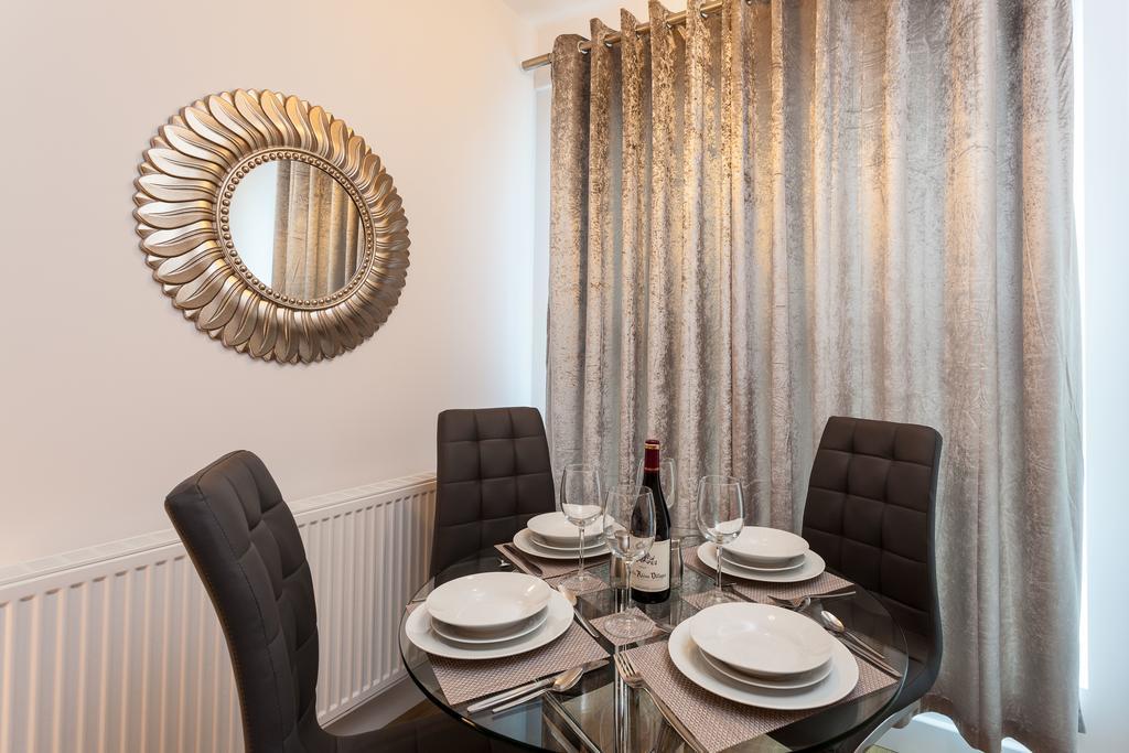 Self-Contained Town Centre One Bedroom Apartments By Helmswood Serviced Apartments Redhill  Exterior foto